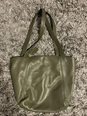 Coach Olive Leather Shoulder Tote